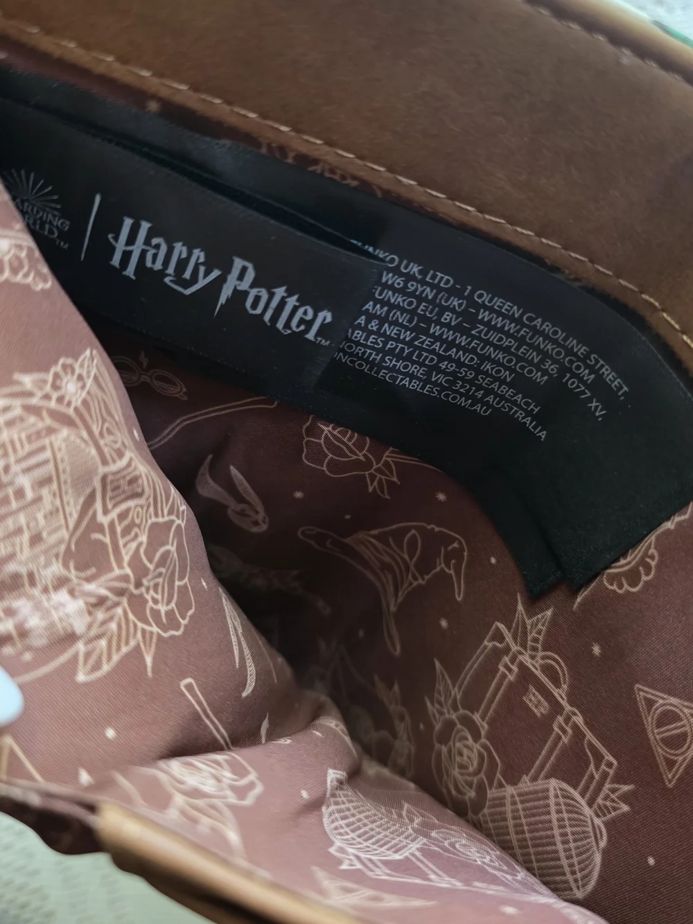Harry Potter Loungefly Cream Wallet with Red Rose Print - Picture 7 of 10